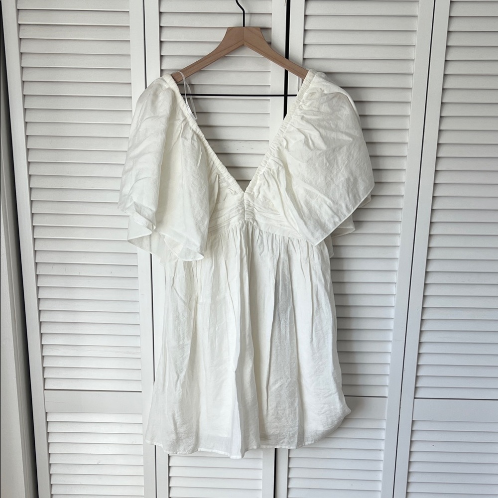Lulu's White Flutter Sleeve Blouse Sz M